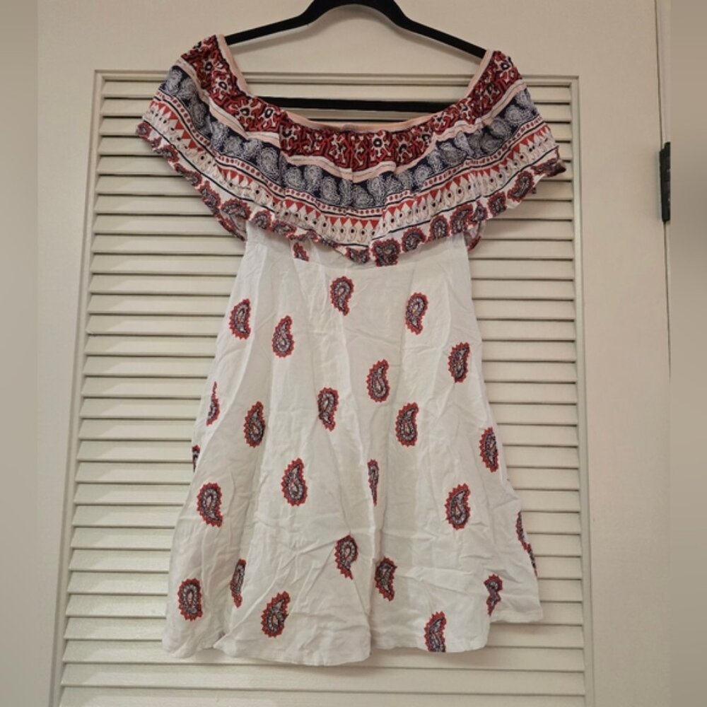 Selfie Leslie - Off-Shoulder With Ruff Neckline & Paisley Print Mini Dress